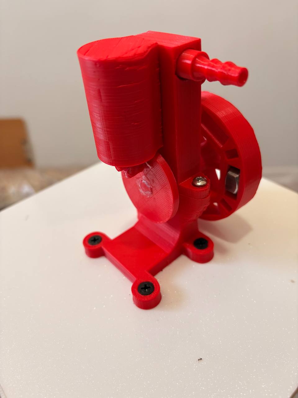 نمای نزدیک موتور نوسانی